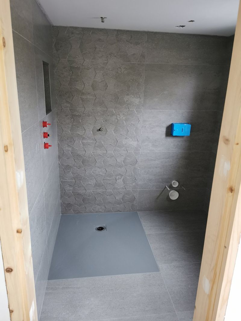 Grey porcelain walk-in shower room - finished 2