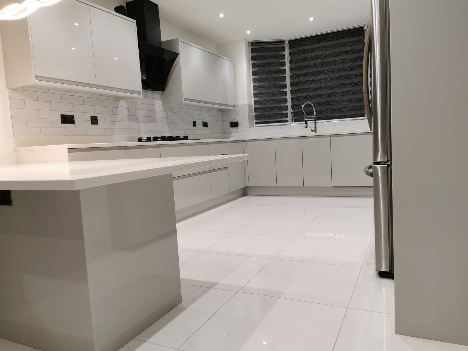 White gloss kitchen with island - main photo